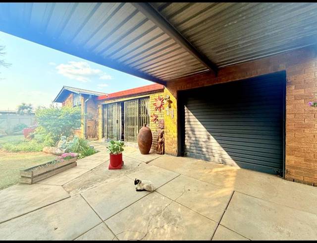 3 BEDROOM HOUSE FOR SALE IN VANDERBIJLPARK CE 2